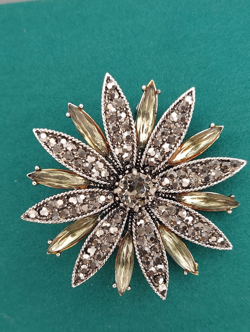 HOLLYCRAFT VTG Floral Green Rhinestone Marcasite Brooch - Women Jewelry